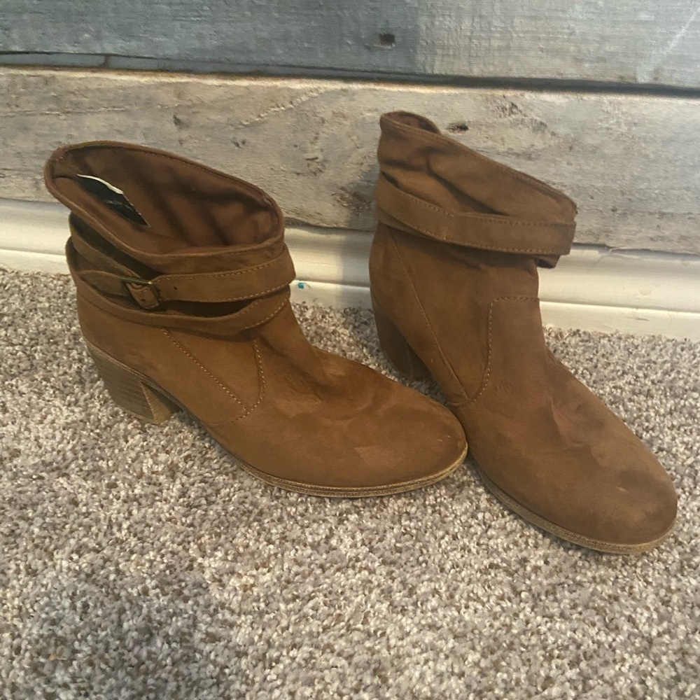 American eagle brown boots